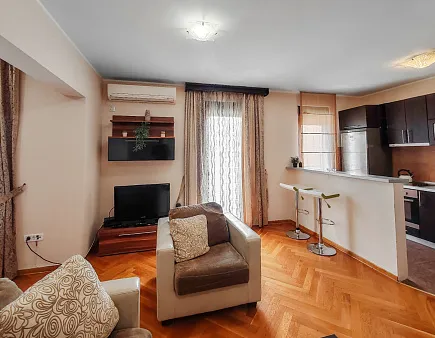 Helle 3-Zimmer-Wohnung, 78 m², Budva